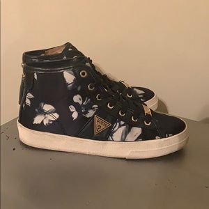 Guess. Navy. Floral